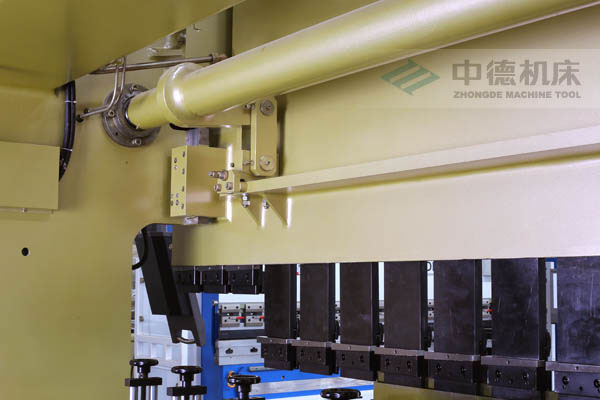 ZDPK-10032配有中德公司最新型扭軸同步裝置，強度高，能調節(jié)，專利技術