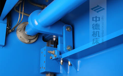 ZDPK-8025配有中德公司最新型扭軸同步裝置，強(qiáng)度高，能調(diào)節(jié)，專利技術(shù).jpg